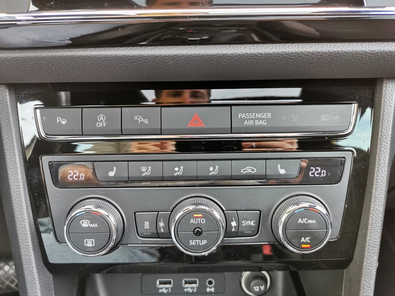 Image Seat ATECA Xcellence 1.6 TDI 116 ch DSG7 Gps Apple Carplay Toit ouvrant Caméra Siège chauffant Clim Bi-zone 