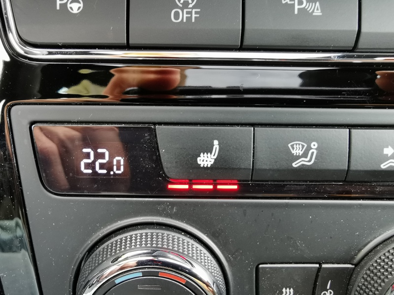 Image Seat ATECA Xcellence 1.6 TDI 116 ch DSG7 Gps Apple Carplay Toit ouvrant Caméra Siège chauffant Clim Bi-zone 