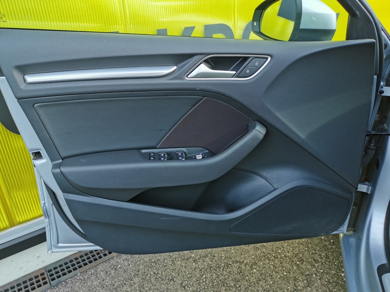 Image Audi A3 SPORTBACK Design luxe 2.0 TFSI 190 ch Caméra Gps Bluetooth Clim Bi-zone Feux auto 