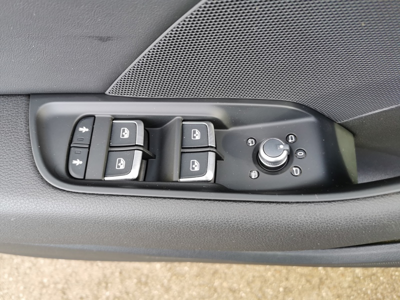 Image Audi A3 SPORTBACK Design luxe 2.0 TFSI 190 ch Caméra Gps Bluetooth Clim Bi-zone Feux auto 