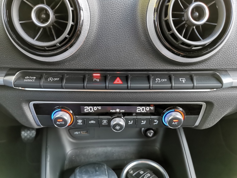 Image Audi A3 SPORTBACK Design luxe 2.0 TFSI 190 ch Caméra Gps Bluetooth Clim Bi-zone Feux auto 