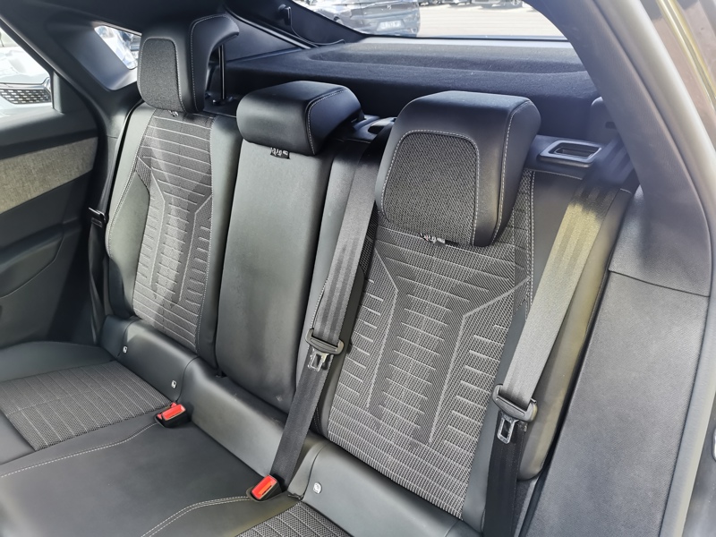 Image Peugeot 〳㠰⠠䑐⠩ㄱ㈮㈰ⴳ⤾ Mhev Hybrid 136 ch Allure E-DCS6 Mirror Screen Caméra Gps Bluetooth Clim Bi-zone Régulateur/Limiteur