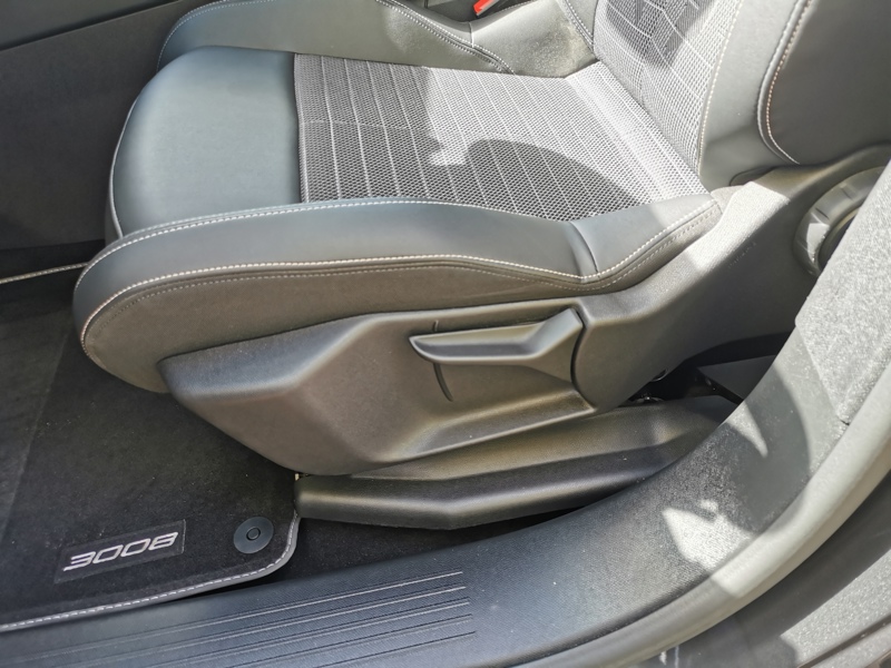 Image Peugeot 〳㠰⠠䑐⠩ㄱ㈮㈰ⴳ⤾ Mhev Hybrid 136 ch Allure E-DCS6 Mirror Screen Caméra Gps Bluetooth Clim Bi-zone Régulateur/Limiteur