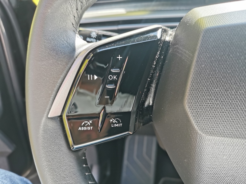 Image Peugeot 〳㠰⠠䑐⠩ㄱ㈮㈰ⴳ⤾ Mhev Hybrid 136 ch Allure E-DCS6 Mirror Screen Caméra Gps Bluetooth Clim Bi-zone Régulateur/Limiteur