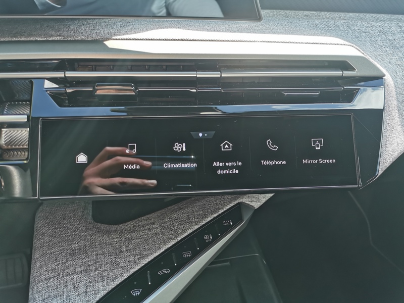 Image Peugeot 〳㠰⠠䑐⠩ㄱ㈮㈰ⴳ⤾ Mhev Hybrid 136 ch Allure E-DCS6 Mirror Screen Caméra Gps Bluetooth Clim Bi-zone Régulateur/Limiteur