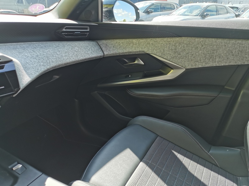 Image Peugeot 〳㠰⠠䑐⠩ㄱ㈮㈰ⴳ⤾ Mhev Hybrid 136 ch Allure E-DCS6 Mirror Screen Caméra Gps Bluetooth Clim Bi-zone Régulateur/Limiteur