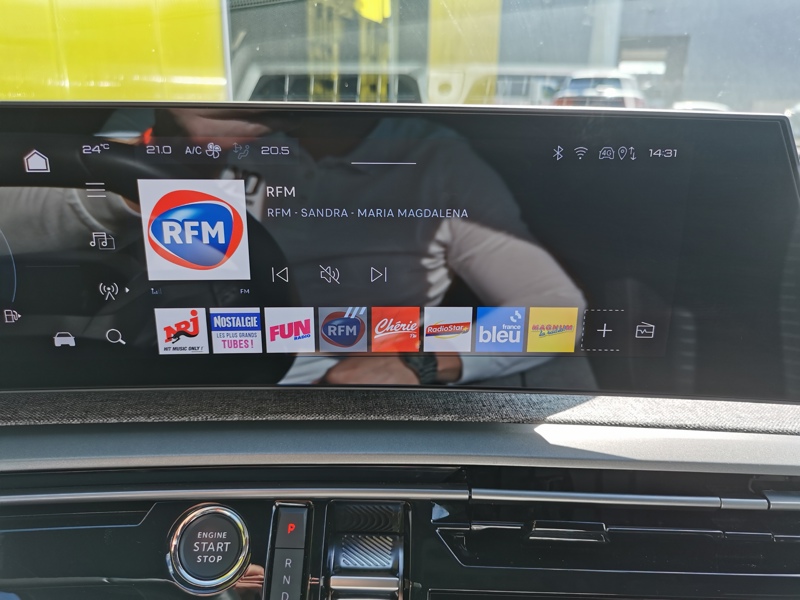 Image Peugeot 〳㠰⠠䑐⠩ㄱ㈮㈰ⴳ⤾ Mhev Hybrid 136 ch Allure E-DCS6 Mirror Screen Caméra Gps Bluetooth Clim Bi-zone Régulateur/Limiteur