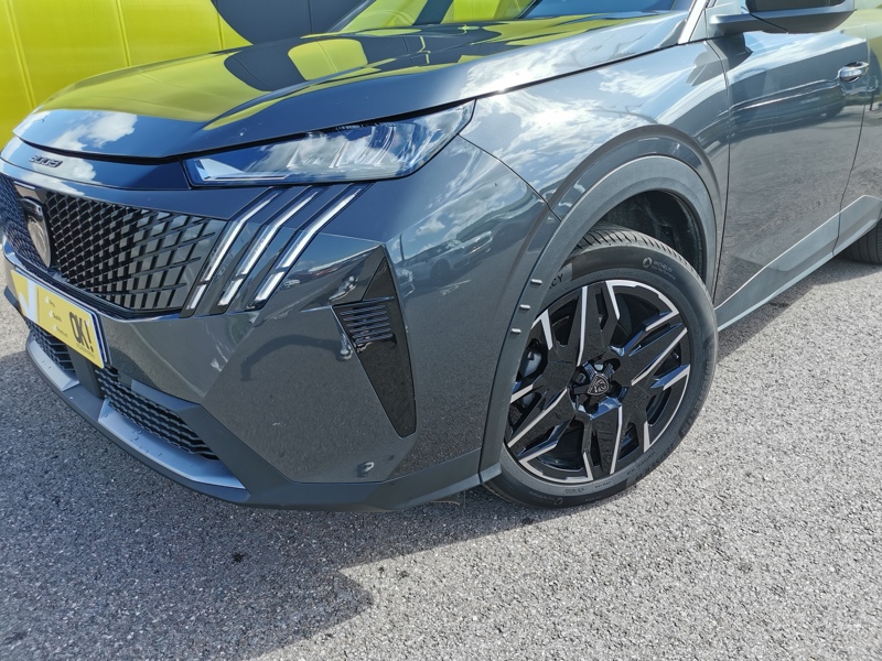 Image Peugeot 〳㠰⠠䑐⠩ㄱ㈮㈰ⴳ⤾ Mhev Hybrid 136 ch Allure E-DCS6 Mirror Screen Caméra Gps Bluetooth Clim Bi-zone Régulateur/Limiteur