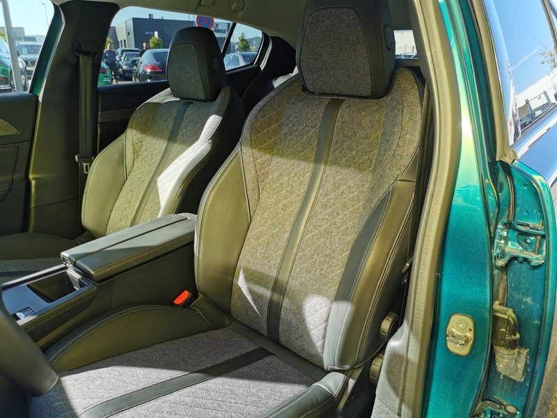 Image Peugeot 408 Allure Pack 1.2 130 ch EAT8 Mirror Screen GPS Caméra Démarrage ss clé Clim auto 