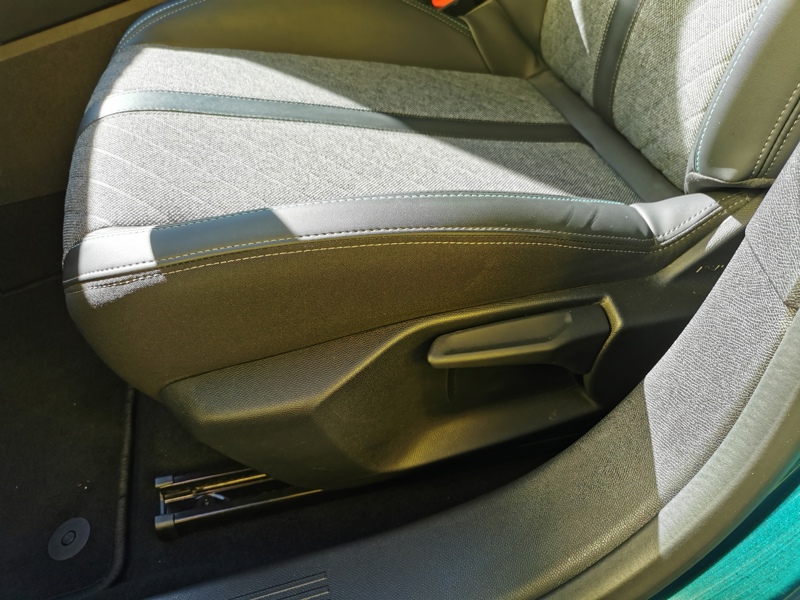 Image Peugeot 408 Allure Pack 1.2 130 ch EAT8 Mirror Screen GPS Caméra Démarrage ss clé Clim auto 