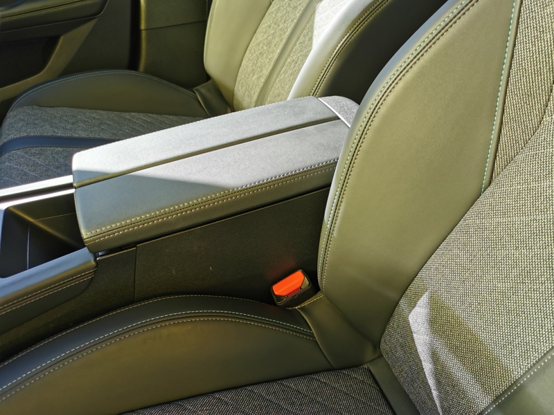 Image Peugeot 408 Allure Pack 1.2 130 ch EAT8 Mirror Screen GPS Caméra Démarrage ss clé Clim auto 