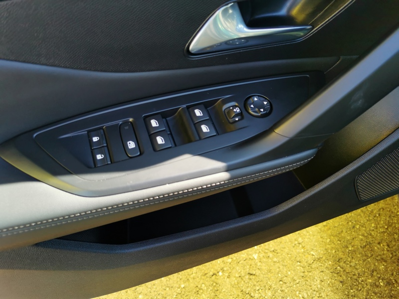 Image Peugeot 408 Allure Pack 1.2 130 ch EAT8 Mirror Screen GPS Caméra Démarrage ss clé Clim auto 