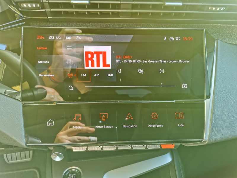 Image Peugeot 408 Allure Pack 1.2 130 ch EAT8 Mirror Screen GPS Caméra Démarrage ss clé Clim auto 