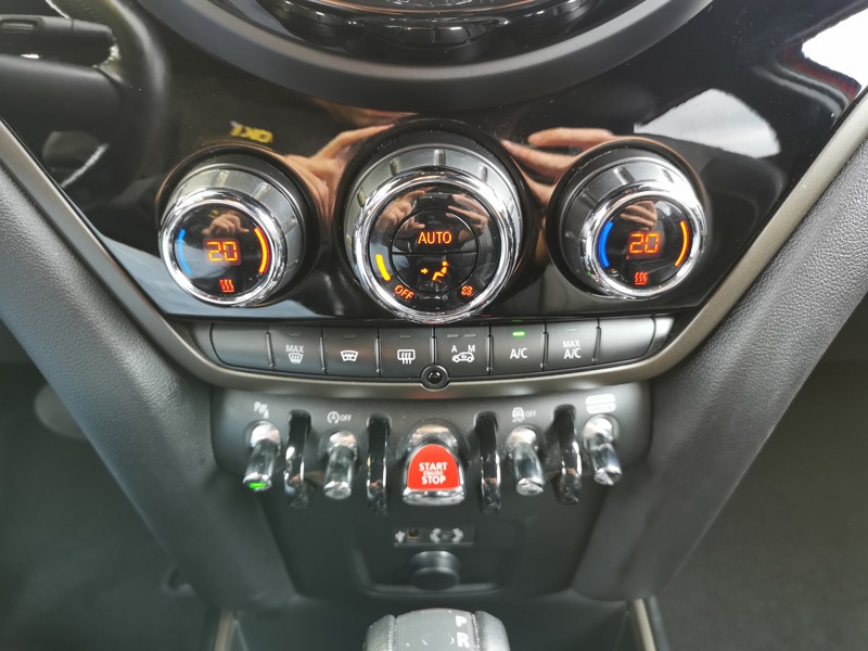 Image MINI COUNTRYMAN Cooper Chili 1.5 136 ch BVA6 Bluetooth Gps Caméra Coffre électrique Clim Bi-zone 