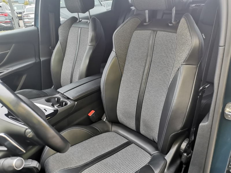 Image Peugeot 3008 II Allure 1.5 BlueHDI 130 ch EAT8 Feux auto Démarrage ss clé Caméra Bluetooth Gps 