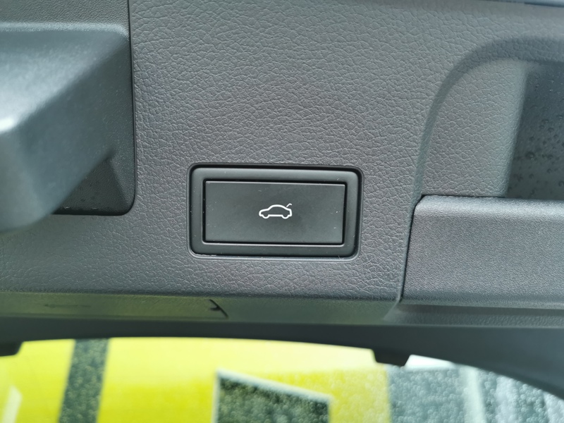 Image Volkswagen 牁整湯⠠䠳⤸〨⸷〲〲㸭) R-Line 2.0 TDI 150 ch DSG7 Siège chauffant av/ar Coffre électrique Toit ouvrant Caméra Gps Bluetooth