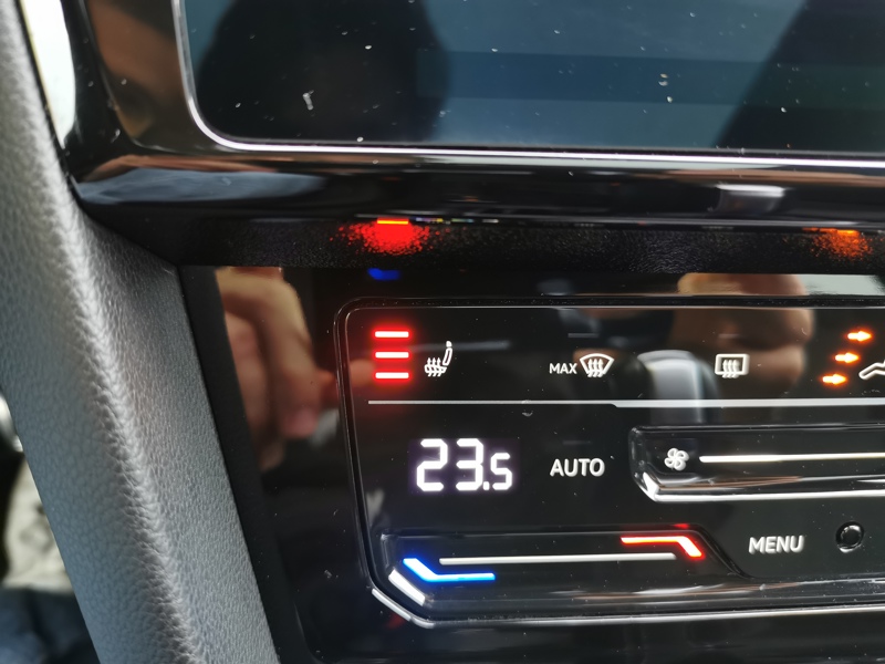 Image Volkswagen 牁整湯⠠䠳⤸〨⸷〲〲㸭) R-Line 2.0 TDI 150 ch DSG7 Siège chauffant av/ar Coffre électrique Toit ouvrant Caméra Gps Bluetooth