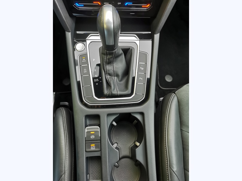 Image Volkswagen 牁整湯⠠䠳⤸〨⸷〲〲㸭) R-Line 2.0 TDI 150 ch DSG7 Siège chauffant av/ar Coffre électrique Toit ouvrant Caméra Gps Bluetooth