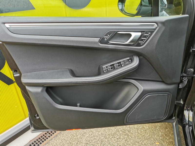 Image Porsche 慍慣⁮吨灹㤠䈵⠩ㄱ㈮㄰ⴳ⤾ 2.0 252 ch PDK7 Cuir électrique à mémoire chauffant Toit ouvrant Radar de stationnement Attelage éle