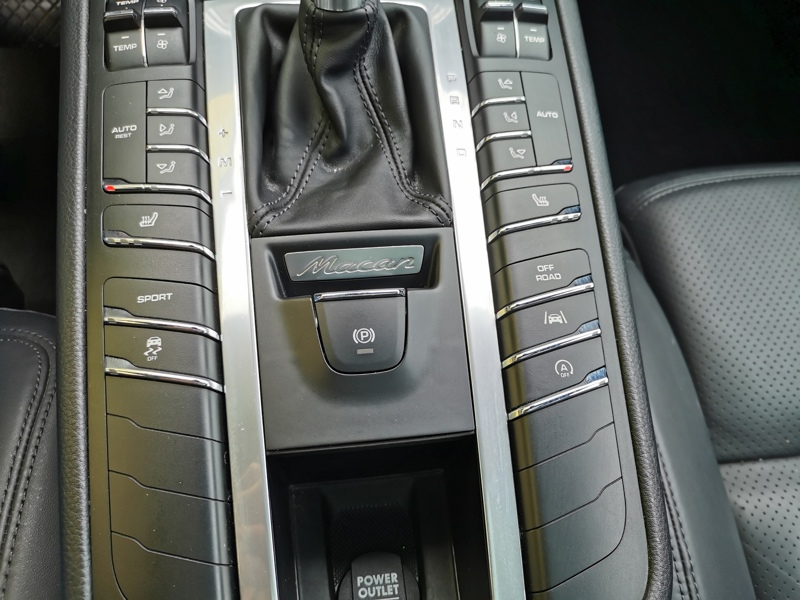 Image Porsche 慍慣⁮吨灹㤠䈵⠩ㄱ㈮㄰ⴳ⤾ 2.0 252 ch PDK7 Cuir électrique à mémoire chauffant Toit ouvrant Radar de stationnement Attelage éle