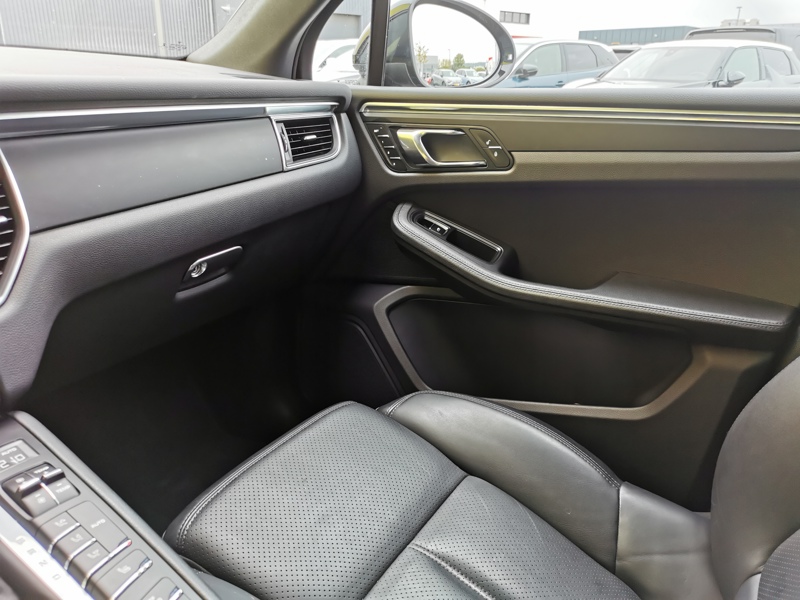 Image Porsche 慍慣⁮吨灹㤠䈵⠩ㄱ㈮㄰ⴳ⤾ 2.0 252 ch PDK7 Cuir électrique à mémoire chauffant Toit ouvrant Radar de stationnement Attelage éle