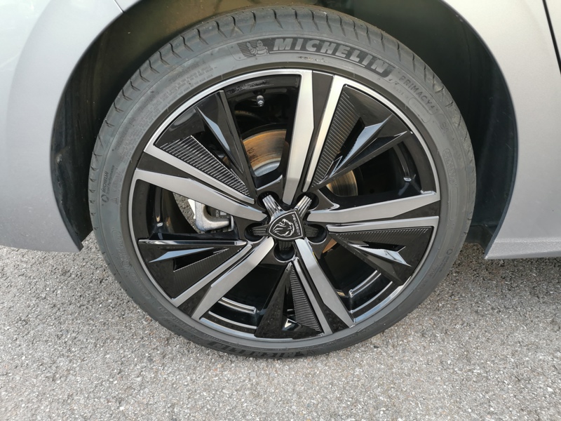 Image Peugeot 〳‸倨⤵〨⸶〲ㄲ㸭) GT Pack 1.5 BlueHDI 130 ch EAT8 Cuir électrique à mémoire chauffant/massant Toit ouvrant Focal Camér