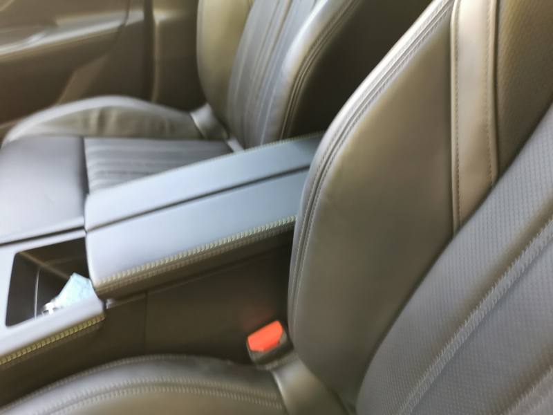 Image Peugeot 〳‸倨⤵〨⸶〲ㄲ㸭) GT Pack 1.5 BlueHDI 130 ch EAT8 Cuir électrique à mémoire chauffant/massant Toit ouvrant Focal Camér