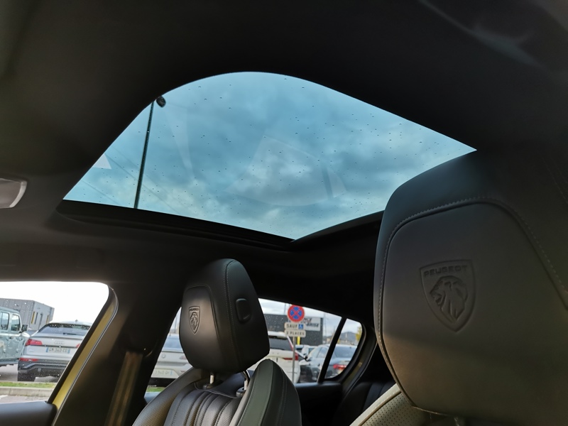 Image Peugeot 〳‸倨⤵〨⸶〲ㄲ㸭) GT Pack 1.5 BlueHDI 130 ch EAT8 Cuir électrique à mémoire chauffant/massant Toit ouvrant Focal Camér