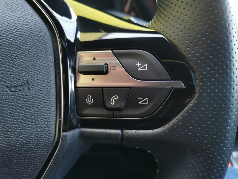 Image Peugeot 〳‸倨⤵〨⸶〲ㄲ㸭) GT Pack 1.5 BlueHDI 130 ch EAT8 Cuir électrique à mémoire chauffant/massant Toit ouvrant Focal Camér