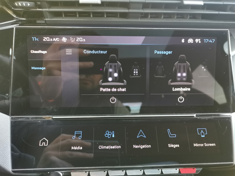 Image Peugeot 〳‸倨⤵〨⸶〲ㄲ㸭) GT Pack 1.5 BlueHDI 130 ch EAT8 Cuir électrique à mémoire chauffant/massant Toit ouvrant Focal Camér