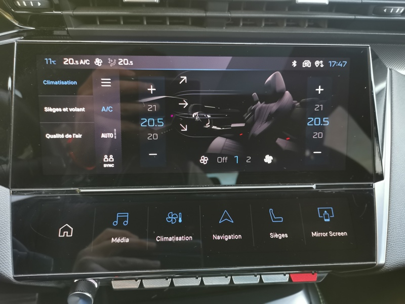 Image Peugeot 〳‸倨⤵〨⸶〲ㄲ㸭) GT Pack 1.5 BlueHDI 130 ch EAT8 Cuir électrique à mémoire chauffant/massant Toit ouvrant Focal Camér