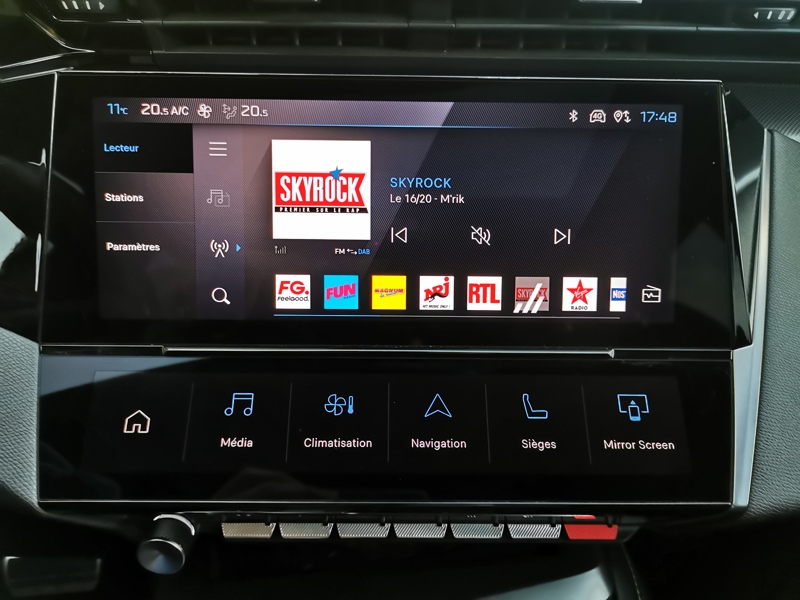 Image Peugeot 〳‸倨⤵〨⸶〲ㄲ㸭) GT Pack 1.5 BlueHDI 130 ch EAT8 Cuir électrique à mémoire chauffant/massant Toit ouvrant Focal Camér