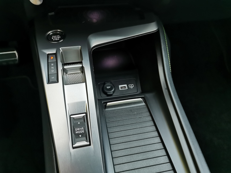 Image Peugeot 〳‸倨⤵〨⸶〲ㄲ㸭) GT Pack 1.5 BlueHDI 130 ch EAT8 Cuir électrique à mémoire chauffant/massant Toit ouvrant Focal Camér