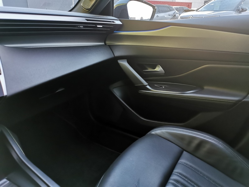 Image Peugeot 〳‸倨⤵〨⸶〲ㄲ㸭) GT Pack 1.5 BlueHDI 130 ch EAT8 Cuir électrique à mémoire chauffant/massant Toit ouvrant Focal Camér