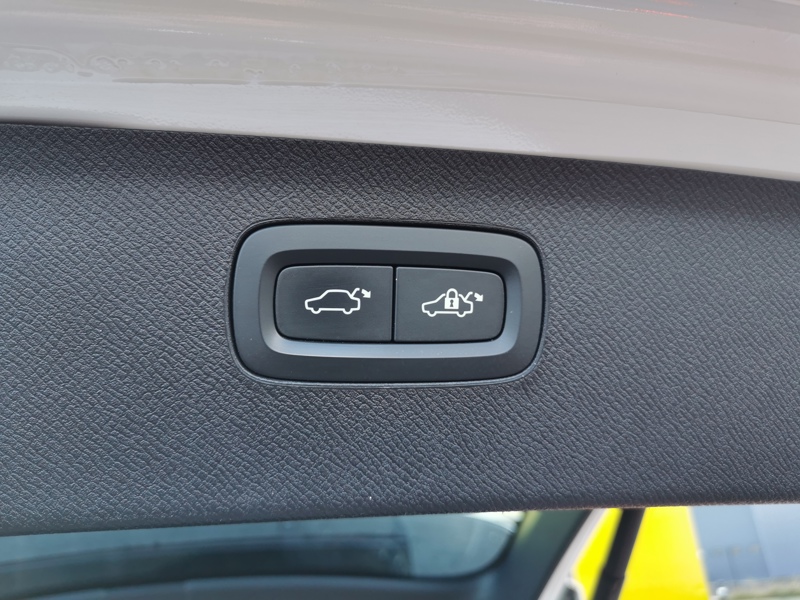 Image Volvo 䍘〹⠠〱㈮㄰ⴴ⤾ Inscription Luxe AWD D5 235 ch BVA8 7 places Siège électrique à mémoire chauffant Toit ouvrant Camér