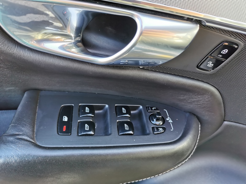 Image Volvo 䍘〹⠠〱㈮㄰ⴴ⤾ Inscription Luxe AWD D5 235 ch BVA8 7 places Siège électrique à mémoire chauffant Toit ouvrant Camér