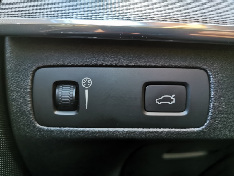 Image Volvo 䍘〹⠠〱㈮㄰ⴴ⤾ Inscription Luxe AWD D5 235 ch BVA8 7 places Siège électrique à mémoire chauffant Toit ouvrant Camér