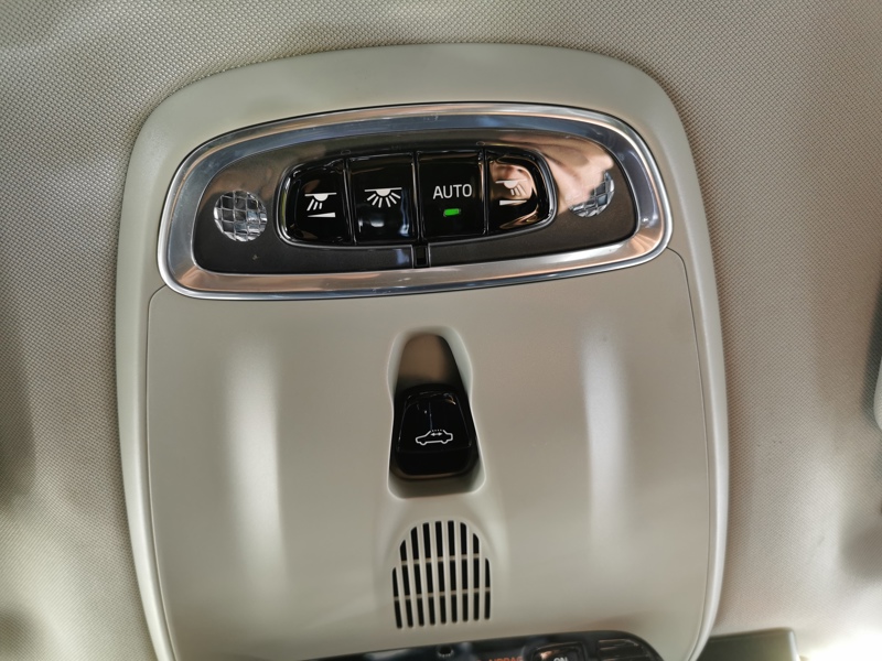 Image Volvo 䍘〹⠠〱㈮㄰ⴴ⤾ Inscription Luxe AWD D5 235 ch BVA8 7 places Siège électrique à mémoire chauffant Toit ouvrant Camér