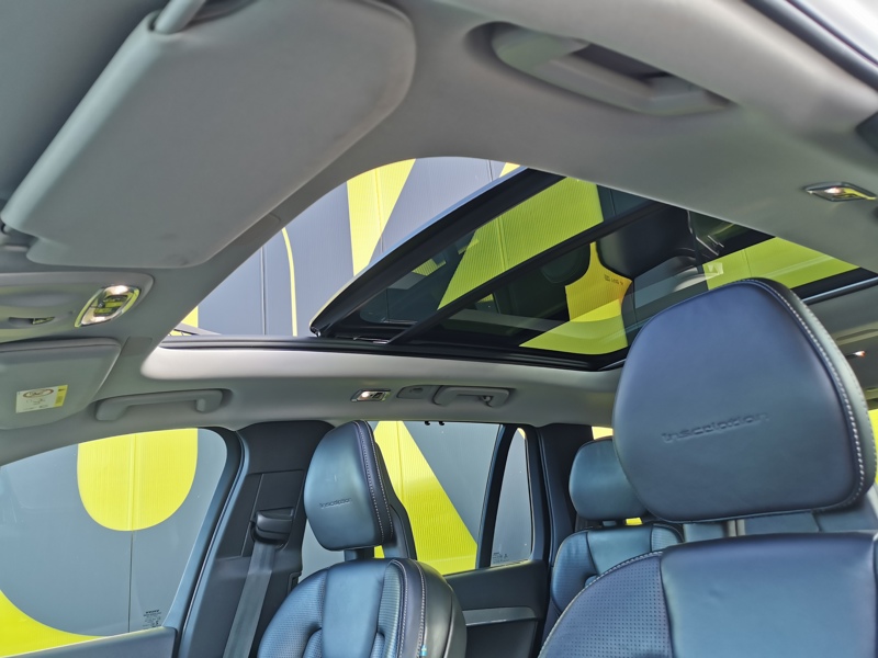 Image Volvo 䍘〹⠠〱㈮㄰ⴴ⤾ Inscription Luxe AWD D5 235 ch BVA8 7 places Siège électrique à mémoire chauffant Toit ouvrant Camér