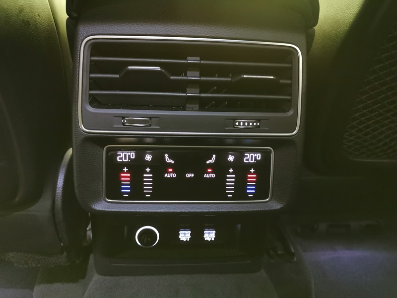 Image Audi 㡑⠠䴴⥎〨⸷〲㠱㸭) 50 TDI quattro 286 ch S line  Siège électrique à mémoire chauffant/ventilé Coffre élctrique Clim 4zo