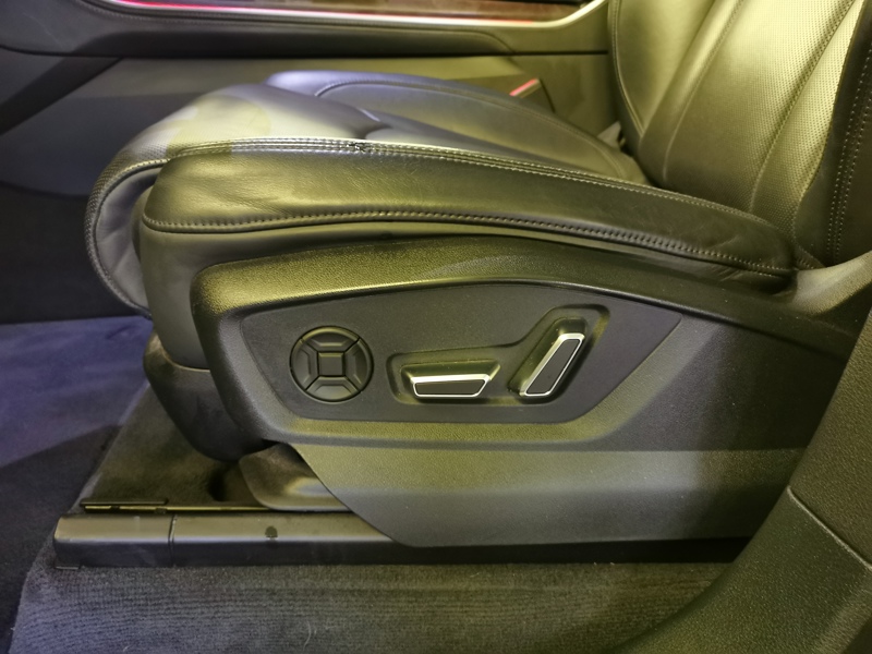 Image Audi 㡑⠠䴴⥎〨⸷〲㠱㸭) 50 TDI quattro 286 ch S line  Siège électrique à mémoire chauffant/ventilé Coffre élctrique Clim 4zo