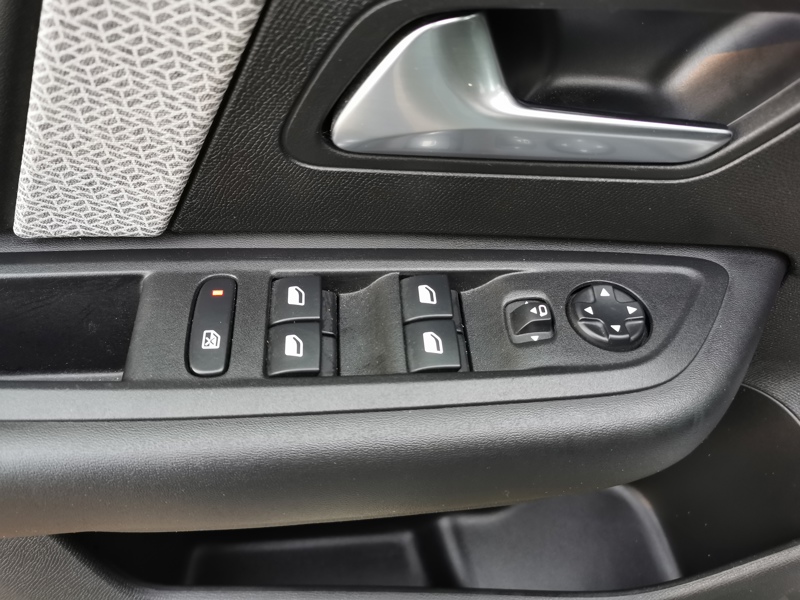 Image Citroën 㑃䈠牥楬敮⠠㤰㈮㈰ⴰ⤾ C-Series 1.2 130 ch BVA8 Caméra Affichage tete haute Bluetooth Gps Clim Bi-zone Régulateur/Limiteur 