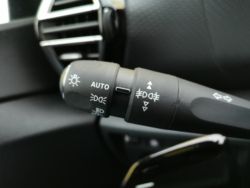 Image Citroën 㑃䈠牥楬敮⠠㤰㈮㈰ⴰ⤾ C-Series 1.2 130 ch BVA8 Caméra Affichage tete haute Bluetooth Gps Clim Bi-zone Régulateur/Limiteur 