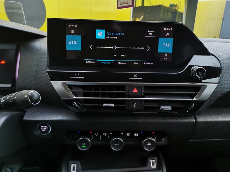 Image Citroën 㑃䈠牥楬敮⠠㤰㈮㈰ⴰ⤾ C-Series 1.2 130 ch BVA8 Caméra Affichage tete haute Bluetooth Gps Clim Bi-zone Régulateur/Limiteur 