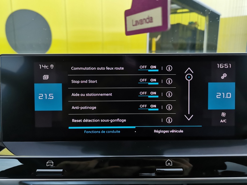 Image Citroën 㑃䈠牥楬敮⠠㤰㈮㈰ⴰ⤾ C-Series 1.2 130 ch BVA8 Caméra Affichage tete haute Bluetooth Gps Clim Bi-zone Régulateur/Limiteur 
