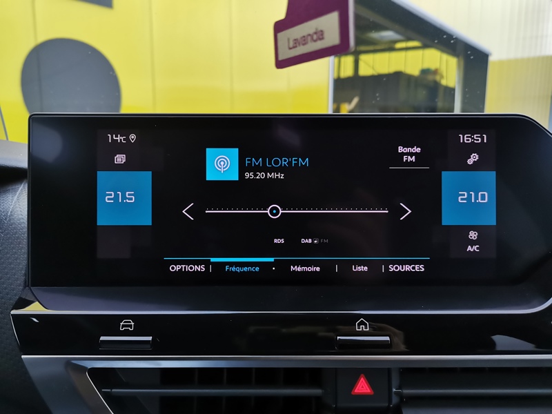 Image Citroën 㑃䈠牥楬敮⠠㤰㈮㈰ⴰ⤾ C-Series 1.2 130 ch BVA8 Caméra Affichage tete haute Bluetooth Gps Clim Bi-zone Régulateur/Limiteur 