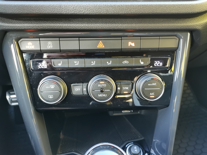 Image Volkswagen T-ROC Carat 1.5 TSI 150 ch  Siège chauffant Radar de stationnement Clim Bi-zone Gps Bluetooth  