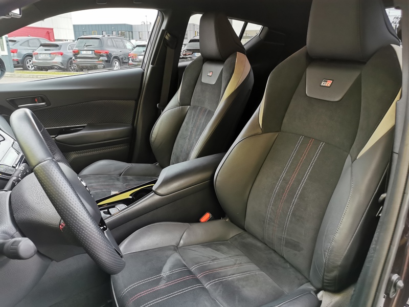 Image Toyota ⵃ剈⠠ㅘ⤰ㄨ⸰〲㘱㸭) Hybrid Collection 1.8 122 ch GR Sport E-CVT Siège électrique chauffant Volant chauffant Caméra Bluet