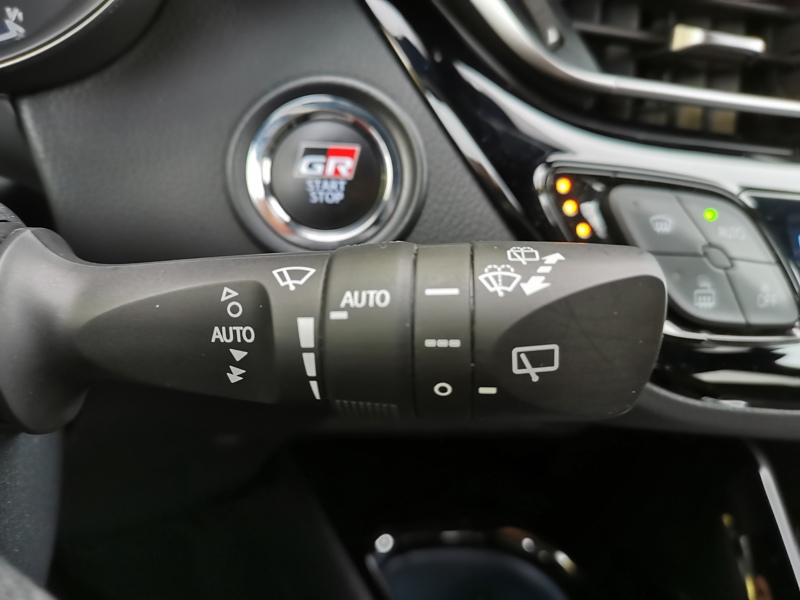 Image Toyota ⵃ剈⠠ㅘ⤰ㄨ⸰〲㘱㸭) Hybrid Collection 1.8 122 ch GR Sport E-CVT Siège électrique chauffant Volant chauffant Caméra Bluet