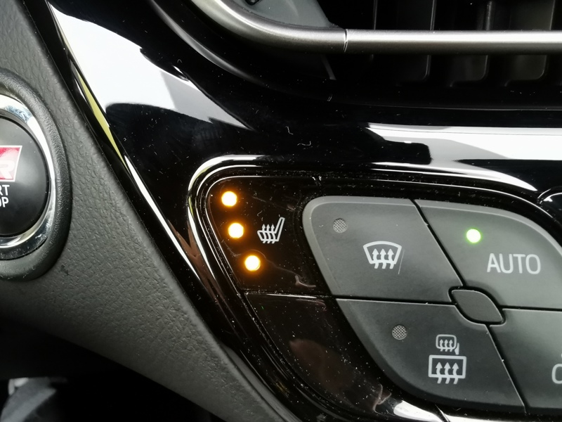 Image Toyota ⵃ剈⠠ㅘ⤰ㄨ⸰〲㘱㸭) Hybrid Collection 1.8 122 ch GR Sport E-CVT Siège électrique chauffant Volant chauffant Caméra Bluet